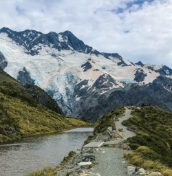 Mountain tarn Mount Cook National Park