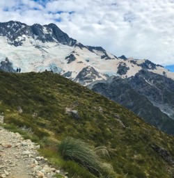 Path to Sealy Tarns