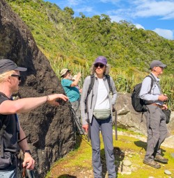 4. Guide sharing knowledge at Seal Colony