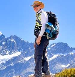 Solo guest Mt Cook background