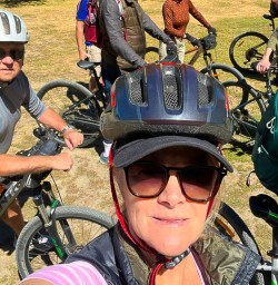 Cycliing through Arrowtown 