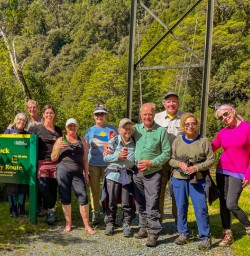 5 Happy guests and guide group pic hollyford track2