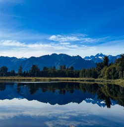 Hiking tours to Lake Matheson