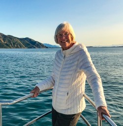 Guest on Kaikoura dolphin boat