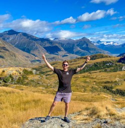 Guide hiking Rocky Mountain