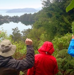 happy hikers at mou waho island