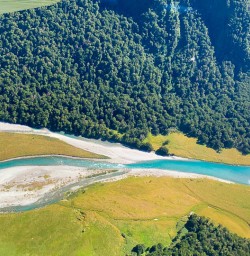 Flying into Mount Aspiring National Park with New Zealand Trails 
