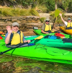 Group kayak from Lochmara lodge
