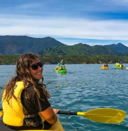 Guide kayaking Lochmara