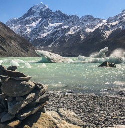 Hooker Lake and Aoraki Mt Cook, Canterbury New Zealand