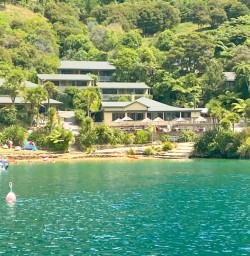 6. Lochmara lodege