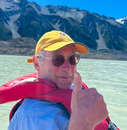 Kayaking in Tasman Glacier 
