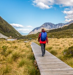 Walking the Hooker Valley Track, Canterbury New Zealand