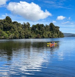 Lake Mapourika kayaking tours