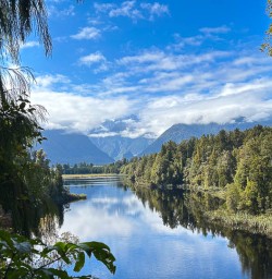 Lake Matheson hiking aand adventure tours 
