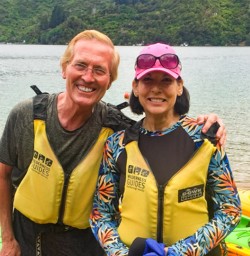 8. Guests couple Lochmara Kayaking