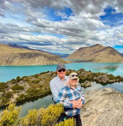 9 Couple with incredible backdrop Wanaka Mou Waho2