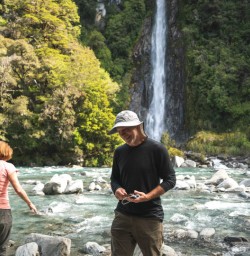 9 Guests examine rocks at Thunder Falls copy