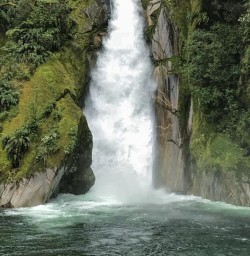 Giant Gate Waterfalls at Milford Track, Fiordland National Park Southland New Zealand
