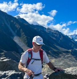 AorakiMount Cook National Park guided hiking tour M03MAR25