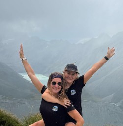 AorakiMount Cook hiking guides K10MAR25
