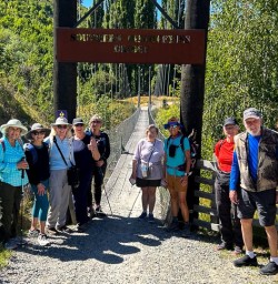 Guests hiking from Arrowtown to the Kawarau Bungy Bridge 060125 1