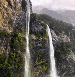Milford Sound cruise waterfall GW25OCT26