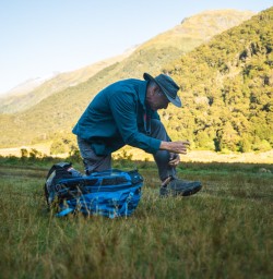 PS March tying laces in Siberia Valley