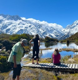 Red Tarns hike guests in Mt Cook National Park PS27OCT27