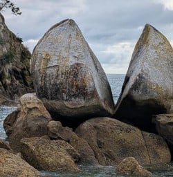 Split Apple Rock Abel Tasman RM03NOV25