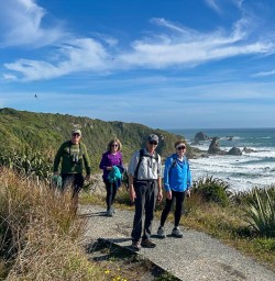 West Coast hiking tour M17MAR25