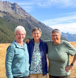 Women in Fiordland National Park 200125