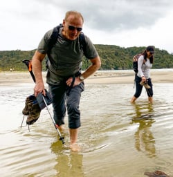 4. Paddling guests 