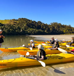2. Guide kayak breifing