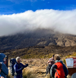 4. Guide briefing on Tongariro