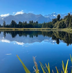 Lake Matheson in New Zealands South Island 