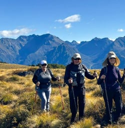 happy guests hike kepler track GW17MAR26