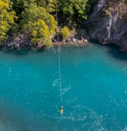 Bungy Jumping at Kawarau Gorge Suspension Bridge, Otago New Zealand