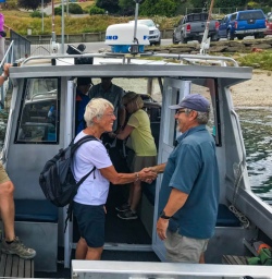 Boarding boat Mou Waho