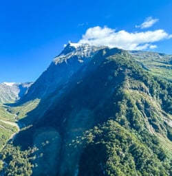 Guests hiking in Mount Aspiring National Park 130124 2