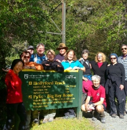 hollyford track hiking group