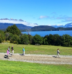 lake manapouri walking