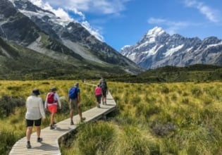 Guests on Hooker Valley Track2