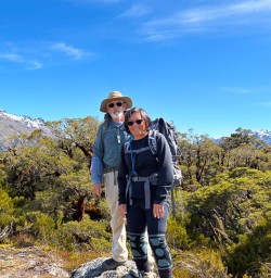 couple hike routeburn track KC24NVO25