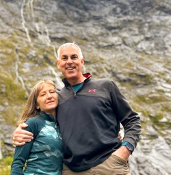couple in fiordland national park PS09FEB26