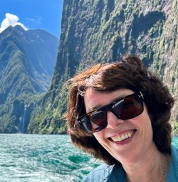 female guests enjoying the milford cruise