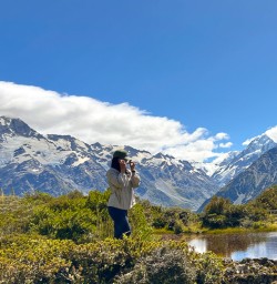 guest explores mt cook national park PS09FEB26