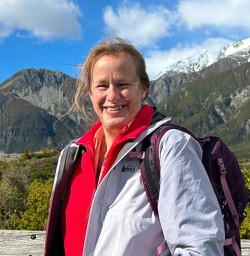 guest exploring Mt Cook National Park PS10NOV25