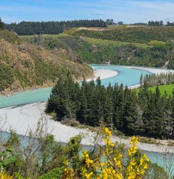 guest hike Rakaia Gorge Walkway KC03NOV25