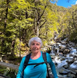 guest hiking Routeburn track GW09DEC25
